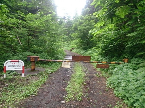 林道のゲート