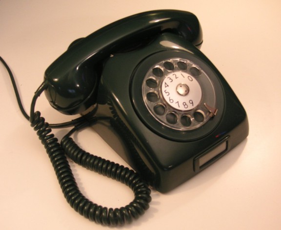 昔懐かしい電話機、僕も使っていました。