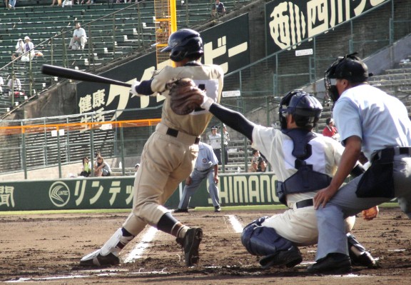 Batting_High_school_baseball_in_Japan_2007