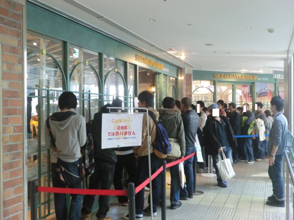 新潟の劇場もこんなに列をなして、人が押し寄せるのでしょうか？
