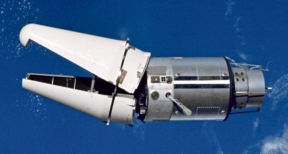 Gemini_9_-_Augmented_Target_Docking_Adapter_(The_angry_alligator)