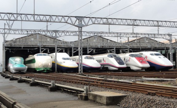 JR_East_Shinkansen_lineup_at_Niigata_Depot_201210
